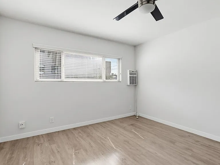 Kester Apartments — Photo 32