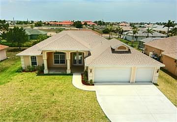 1st image of 922 SW 37th Ter