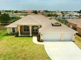 922 SW 37th Ter, Cape Coral, FL 33914