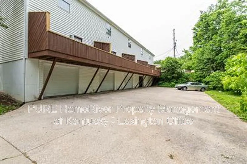 2 bed, 1.5 bath, 822 sqft, $1,095 — Photo 4