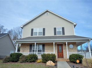 807 Trillium Ln, Winston Salem, NC 27127