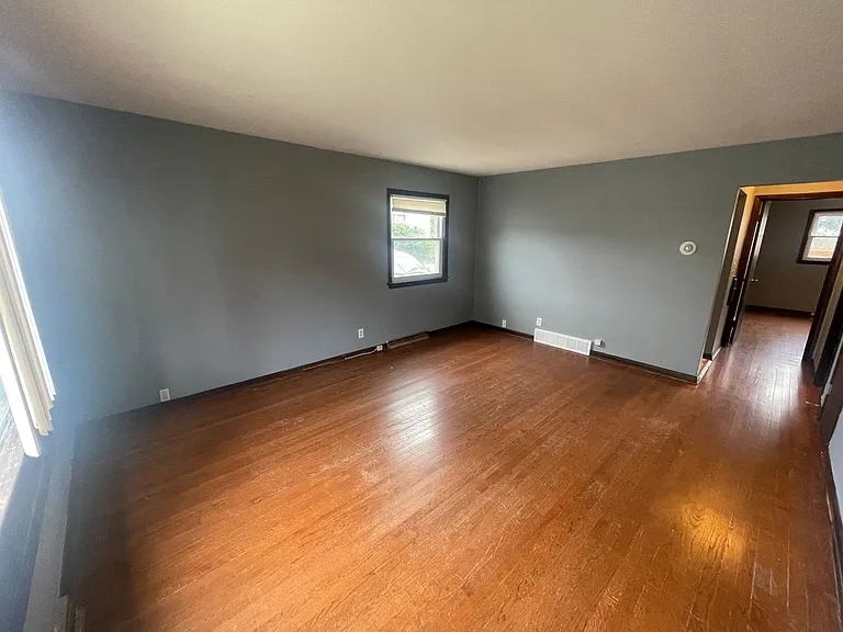 5009-5017 S Lake Dr 12 unit — Photo 6