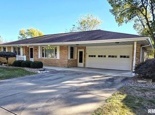 304 S Park Ave, Manito, IL 61546