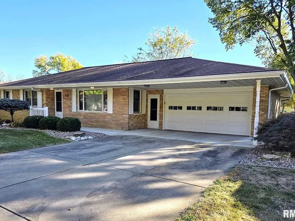 304 S Park Ave, Manito, IL 61546