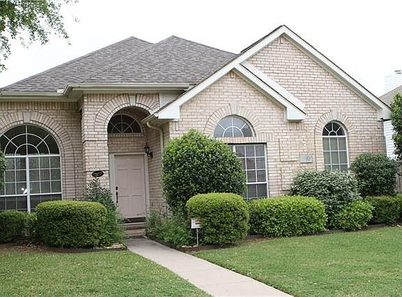 3rd image of 1136 Holly Dr