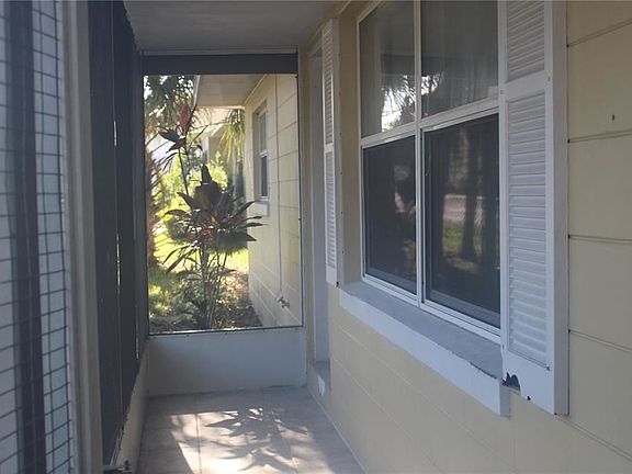 4th image of 114 W Golf Links Ave
