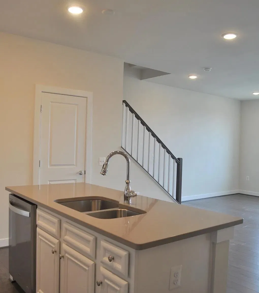 3 bed, 2.5 bath, 1510 sqft, $2,950 — Photo 2