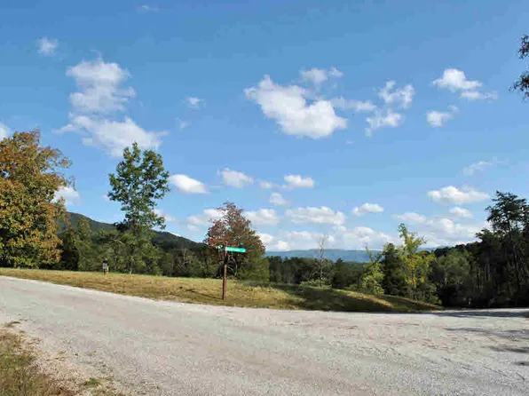 3601 Knob Forest Cir, Elliston, VA 24087