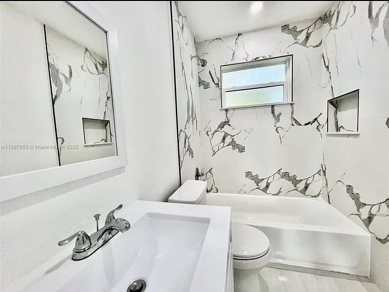 917 NW 103rd St #917 — Photo 11