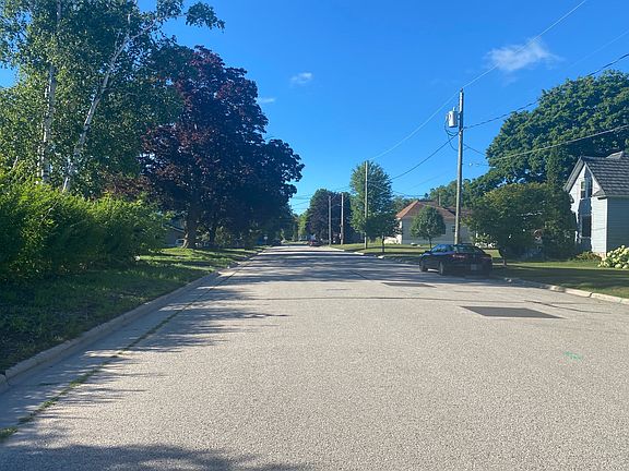 5th image of 105 N Geneva Ave