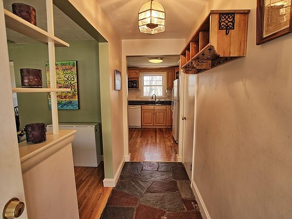2nd image of 88 Bassick Cir