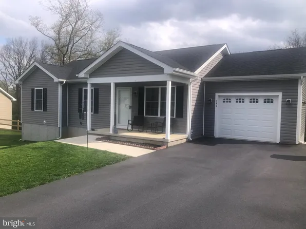 246 Hannah Ln, Bunker Hill, WV 25413