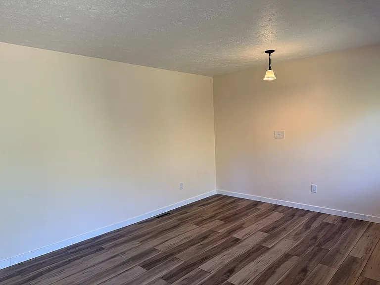6070 Brooklyn Rd — Photo 9