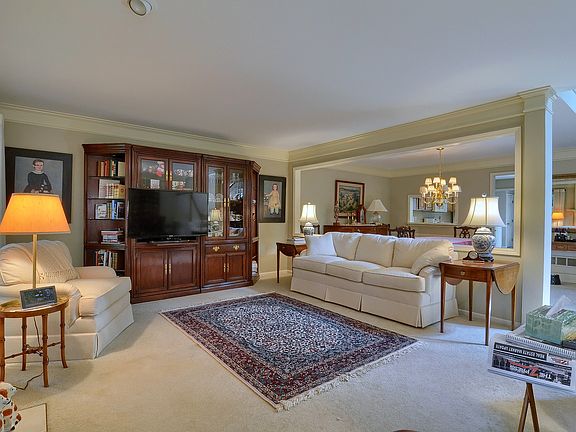 3rd image of 16749 Country Knoll Dr