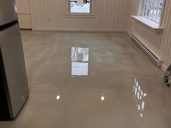 3rd image of 55 Riverside Rd