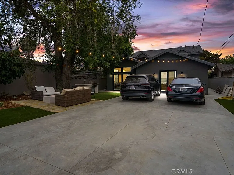 2428 Glyndon Ave — Photo 32