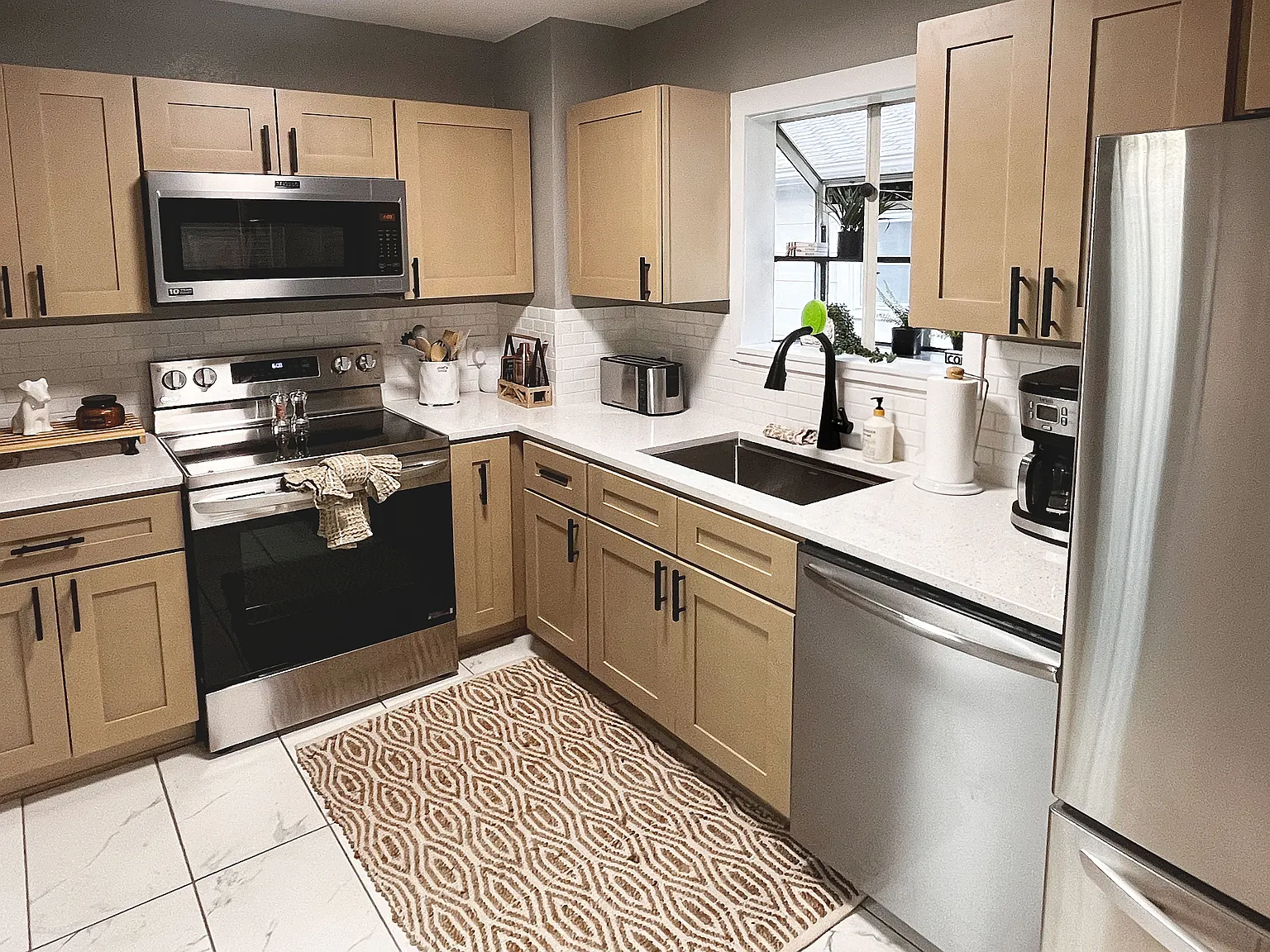 4 bed, 1289 sqft, $3,950 — Photo 3