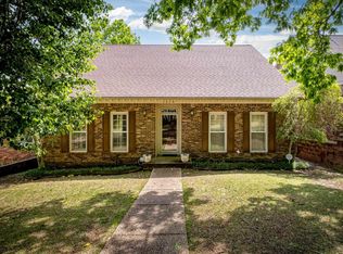 1319 Hunters Cove Dr, Little Rock, AR 72211