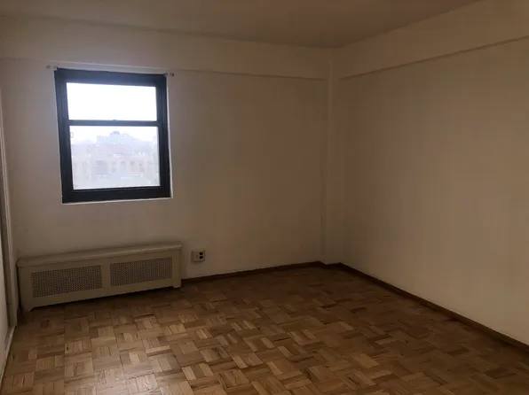 21-80 33rd Road image 7 of 8