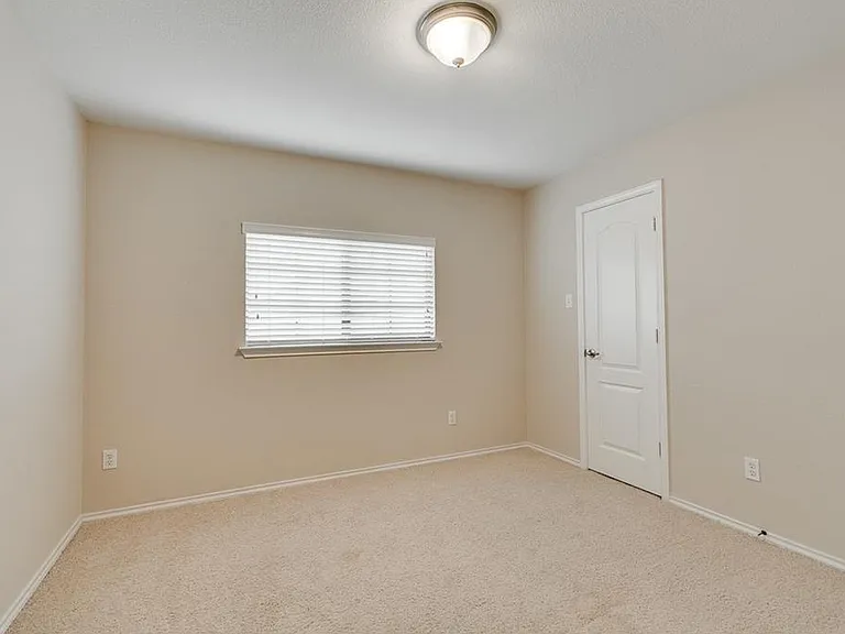 524 Castebar Dr — Photo 10