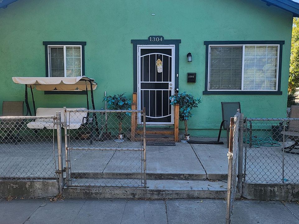 1st image of 1304 E Worth St