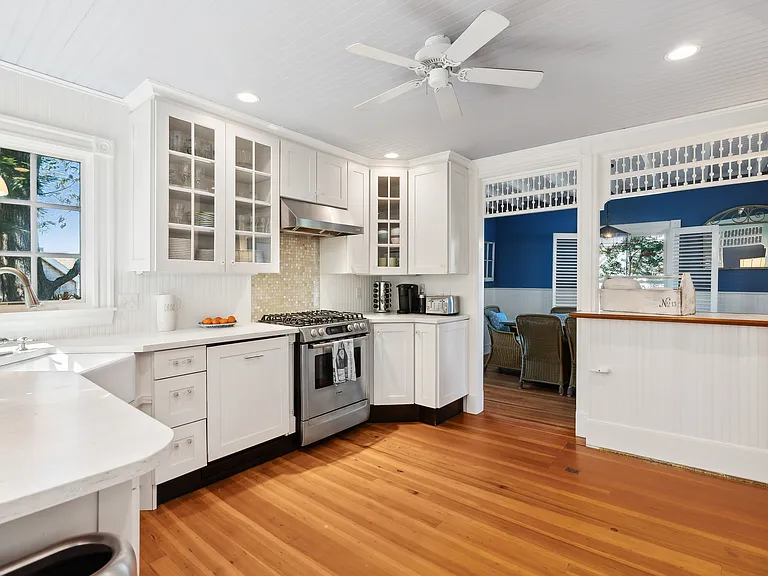 Fully outfitted kitchen with everything you could ever need to prepare family dinners and entertain friends and family.
