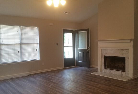 2nd image of 300 McGiboney Pl