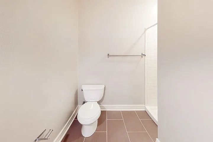 Melrose Apartments — Photo 42