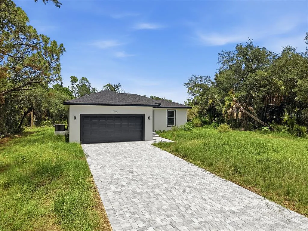 3 bed, 2.0 bath, 1270 sqft, $2,200 — Photo 2
