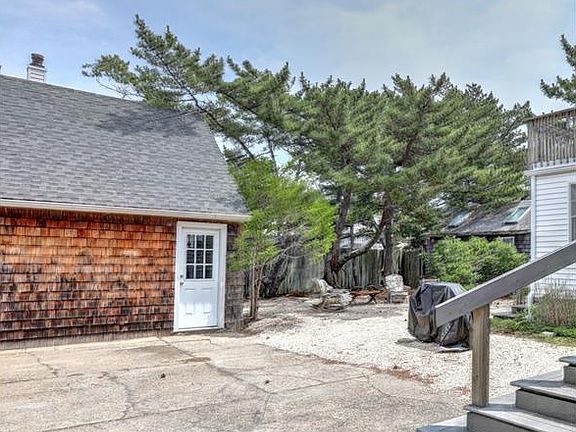 5th image of 107 E Kentucky (113th) Ave