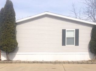583 Pine Tree Ct, Monroe, MI 48161