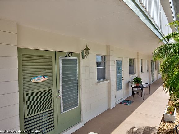 2nd image of 1801 Lakeview Dr APT 207