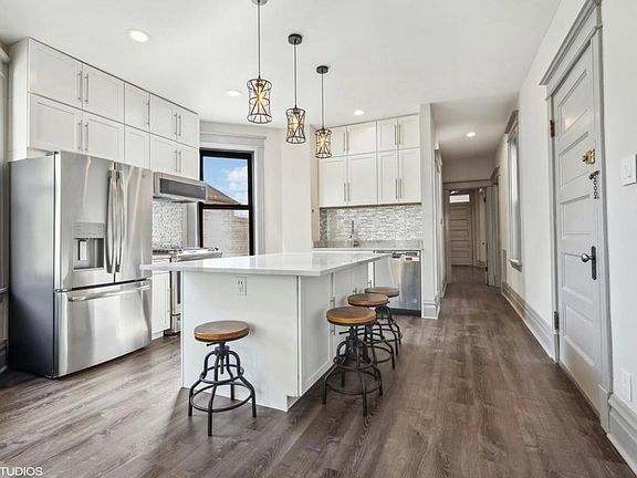 3rd image of 914 N Winchester Ave #3