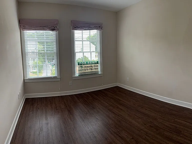 155 Inwood Walk — Photo 8