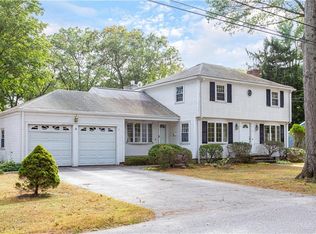 9 Chantilly Dr, Barrington, RI 02806