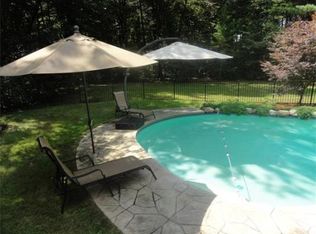 8 Parmenter Rd, Hudson, MA 01749