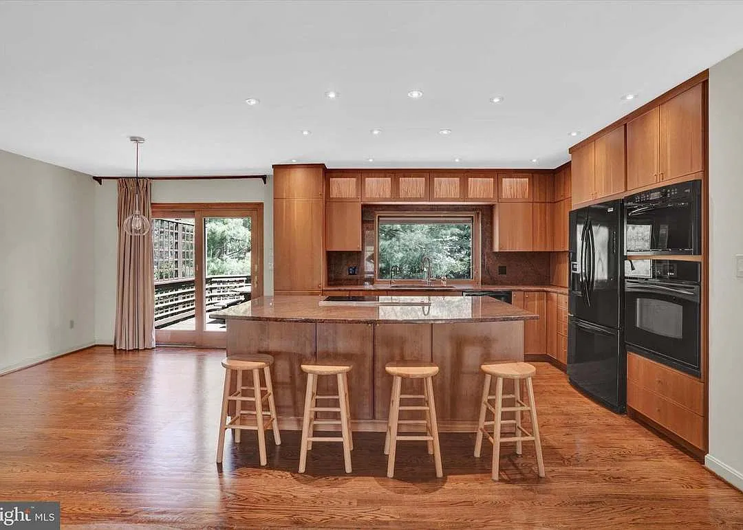 3 bed, 2.5 bath, 1770 sqft, $3,200 — Photo 3