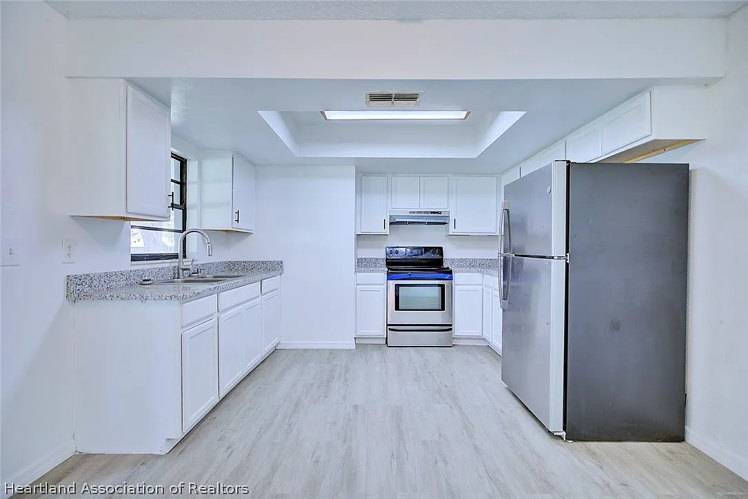 3 bed, 2.0 bath, 1072 sqft, $1,750 — Photo 4