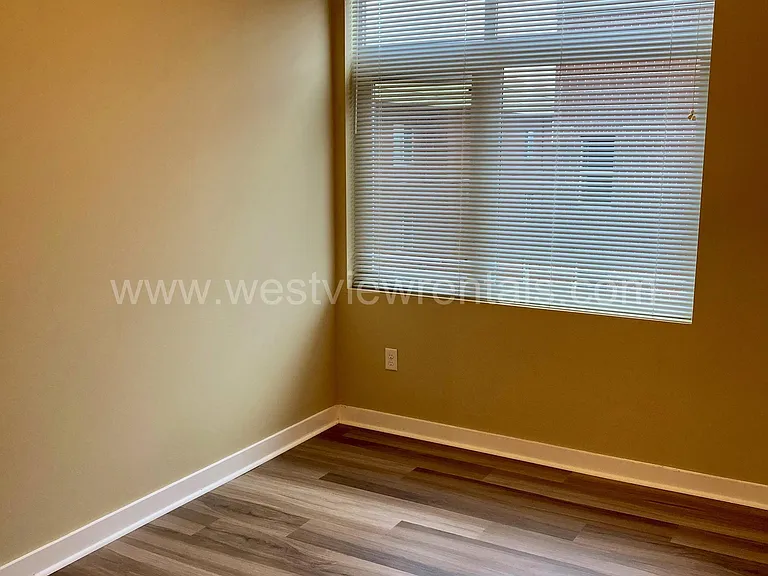200 E Maple St — Photo 323