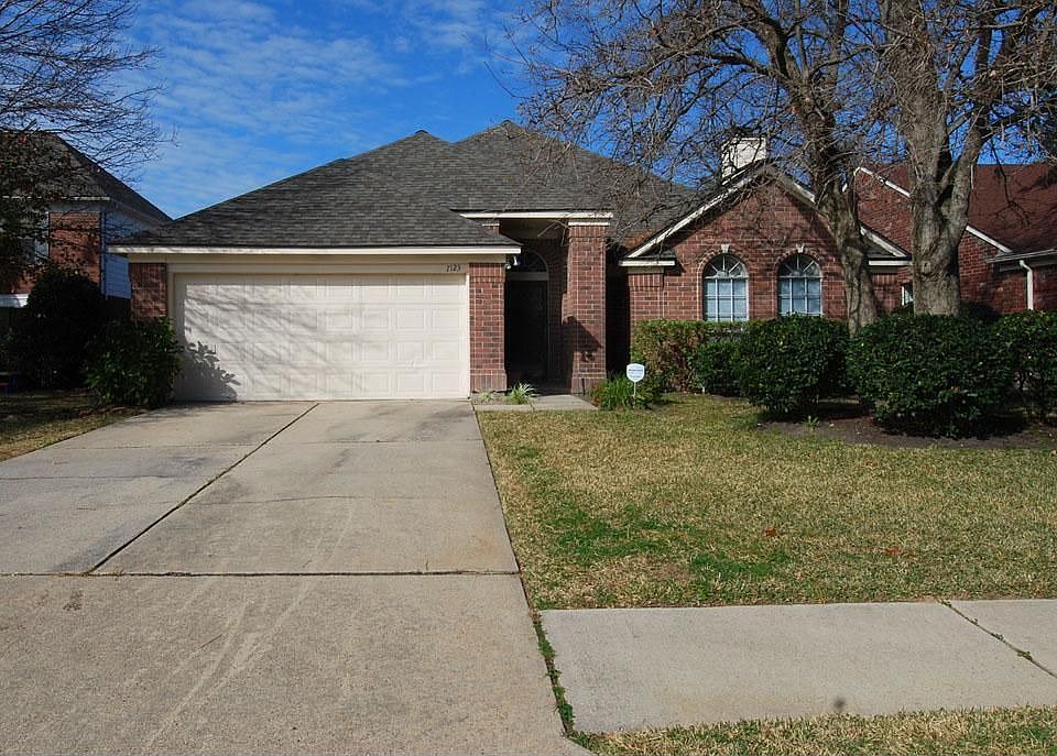 1st image of 7123 Oak Walk Dr
