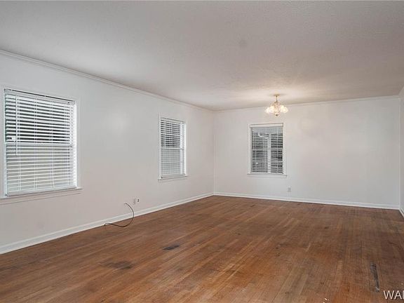 5th image of 213 E Glen Iris Ln
