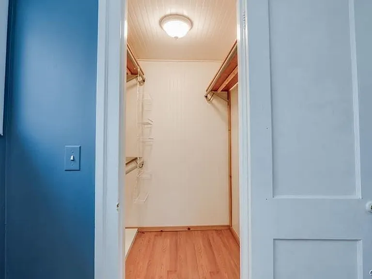 637 Coffeen St — Photo 22