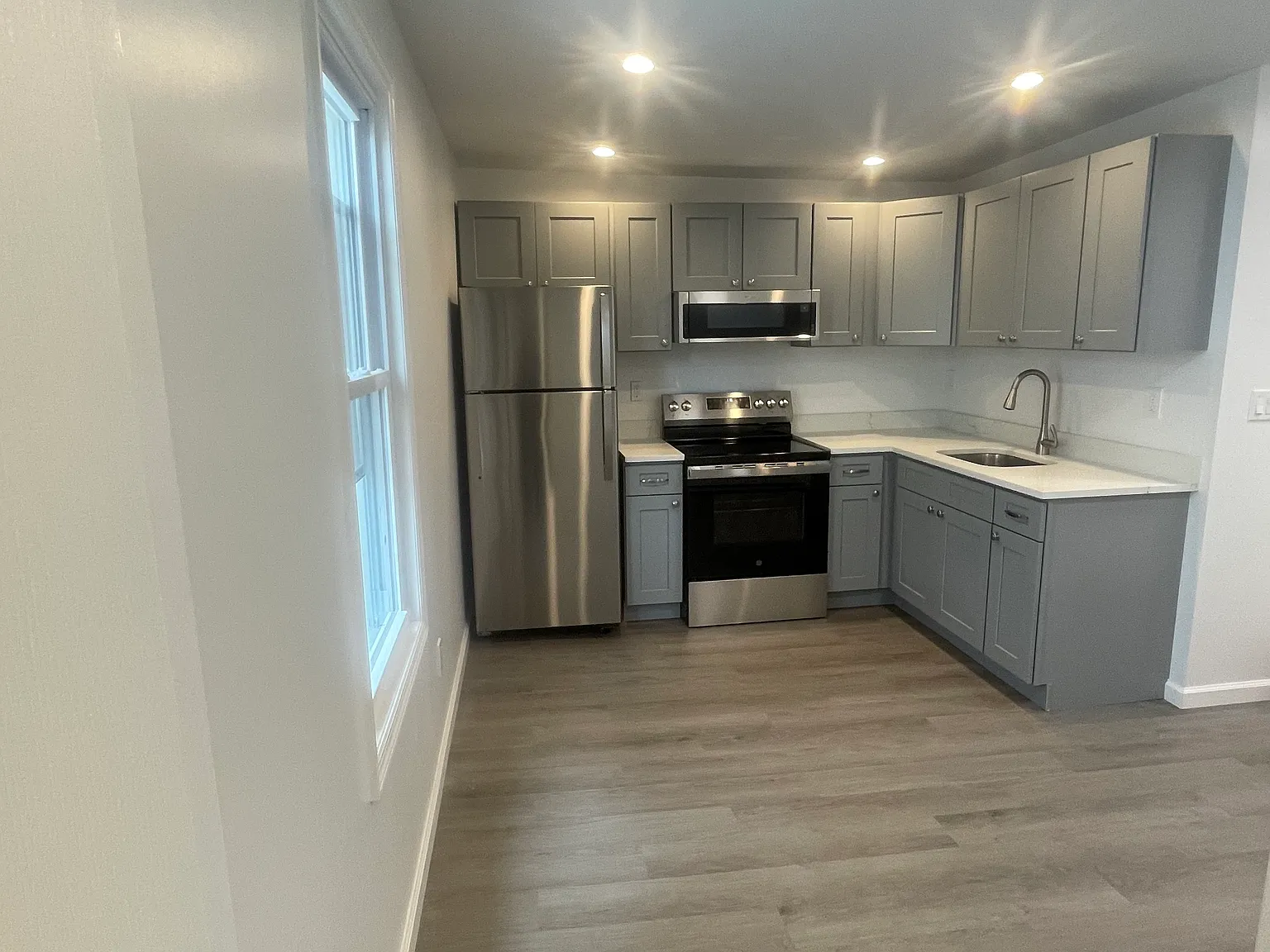 653 Jersey Ave — Photo 2
