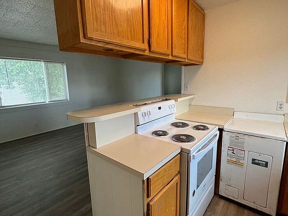 3rd image of 866 N 5th St #2