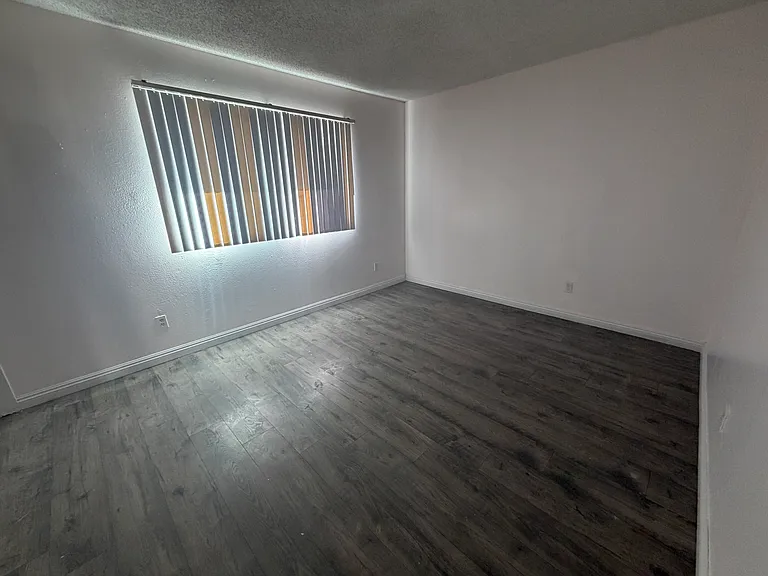 Segovia Apartments — Photo 27