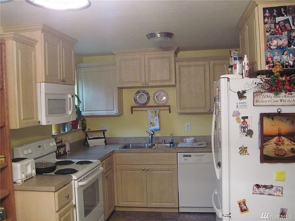 3rd image of 21 E Sylvan Ln