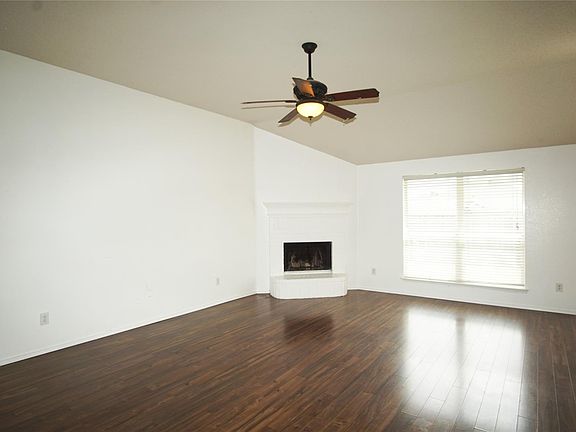 3rd image of 506 White Swan Dr