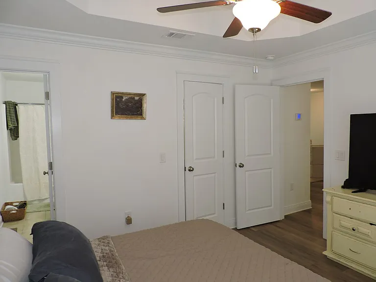 2202 N E St — Photo 14