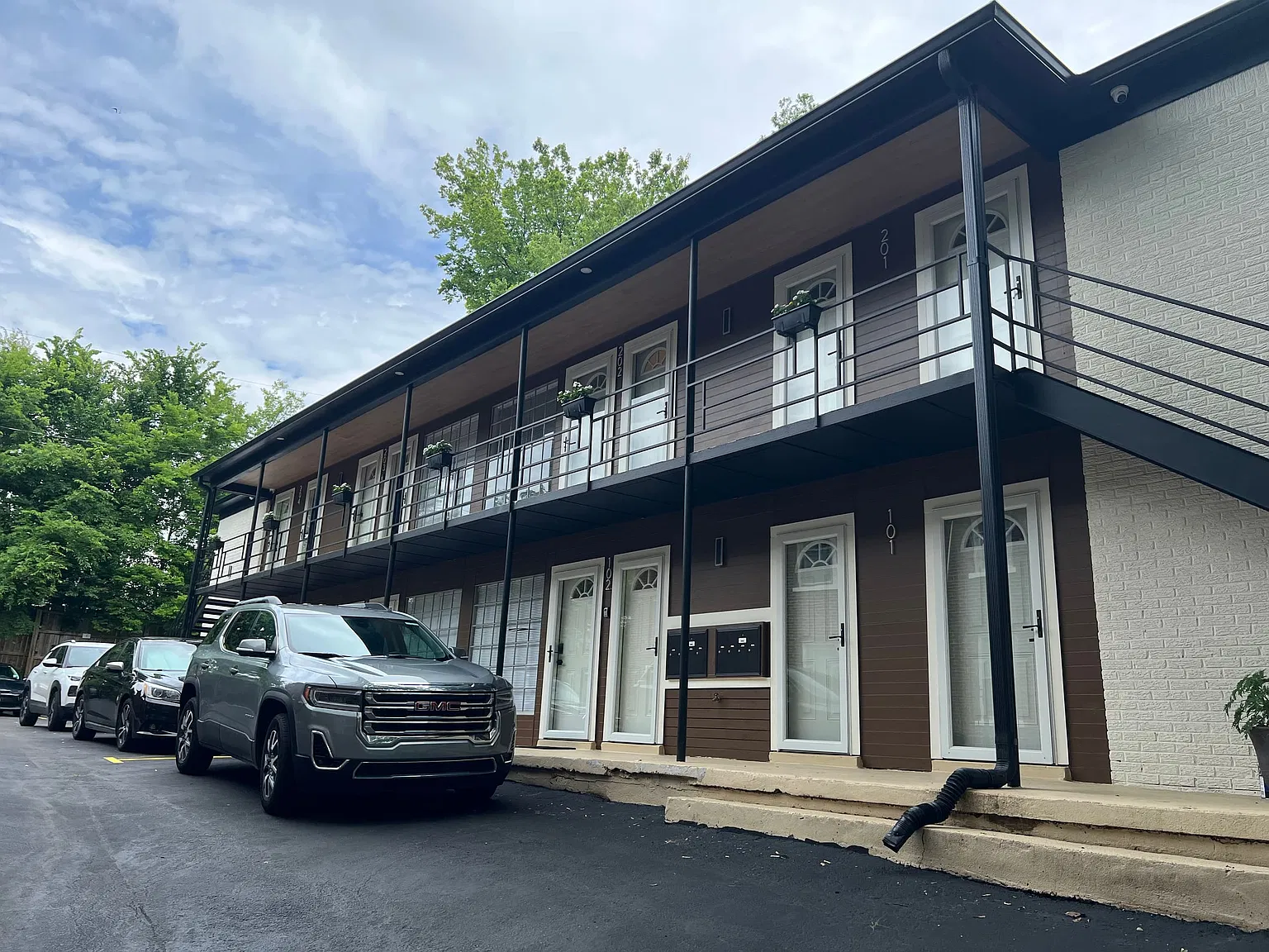 2 bed, 850 sqft, $1,900 — Photo 3