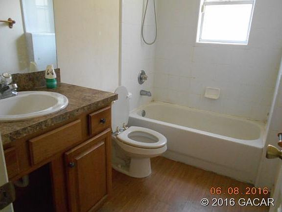 3rd image of 206 NE 21st Ter